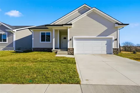 2301 Chan Dr, Adel, IA 50003