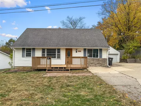 7306 SW 16th St, Des Moines, IA 50315