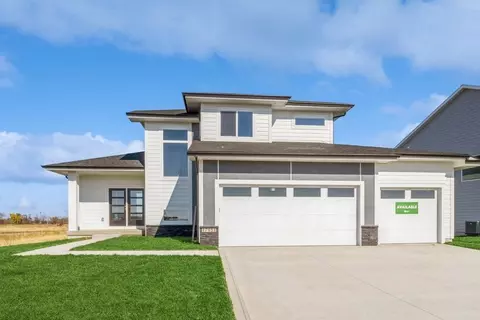 17151 Plum Dr, Urbandale, IA 50323