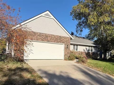 4817 Westbrooke Pl, West Des Moines, IA 50266