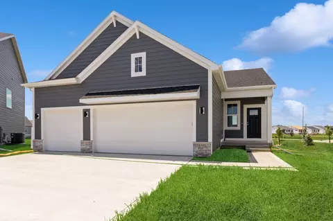 490 NW Independence Cir, Waukee, IA 50263