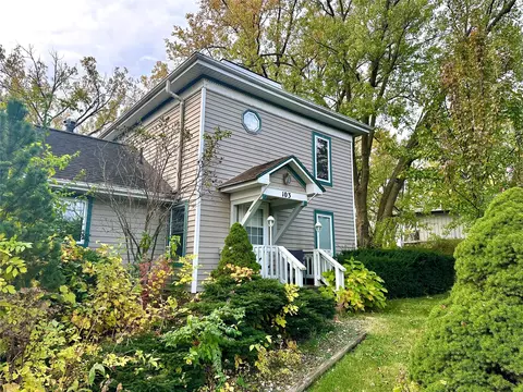 103 S 8th Ave E, Newton, IA 50208