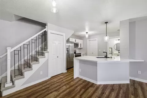 811 Burr Oaks Dr #407, West Des Moines, IA 50266
