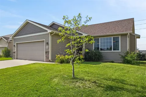 16215 Monroe Ct, Urbandale, IA 50323