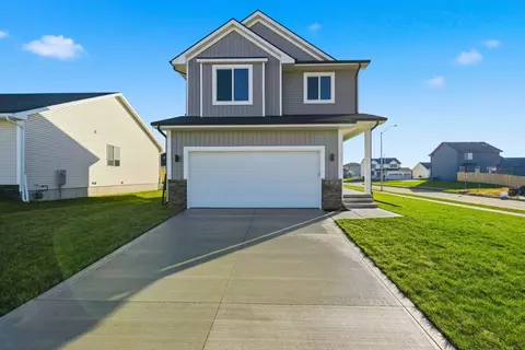 14246 Northpark Dr, Urbandale, IA 50323
