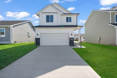 14234 Northpark Dr, Urbandale, IA 50323