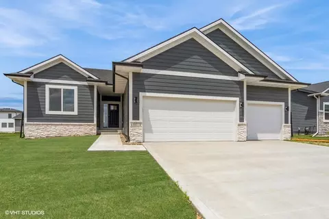 15015 Springbrook Trl, Urbandale, IA 50323