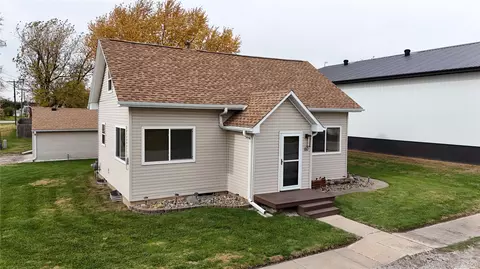 60 S 4th St, Mccallsburg, IA 50154