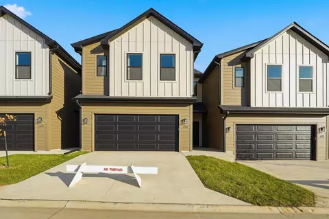 1343 Meadow Rose Pl, Waukee, IA 50263