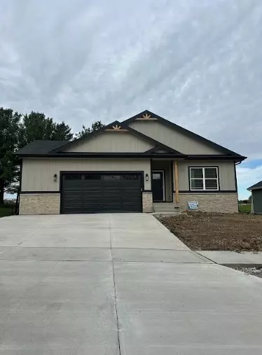 757 E 23rd St N, Newton, IA 50208