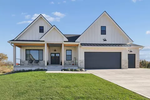7141 Catalina Ct, Pleasant Hill, IA 50327