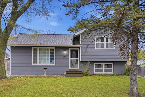 1227 Sunset St, Polk City, IA 50226