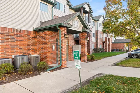 105 NW 8th St #106, Grimes, IA 50111