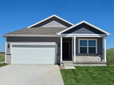 5707 152nd St, Urbandale, IA 50323