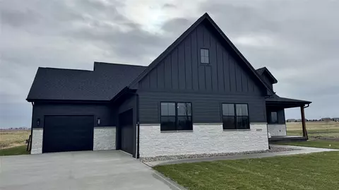 2009 NE Pond View Ct, Ankeny, IA 50021