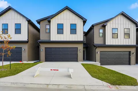 1353 Meadow Rose Pl, Waukee, IA 50263