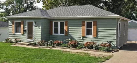 1206 68th St, Windsor Heights, IA 50324