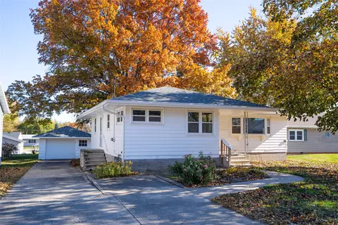 716 E 11th St N, Newton, IA 50208