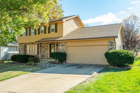 8006 Prairie Ave, Urbandale, IA 50322