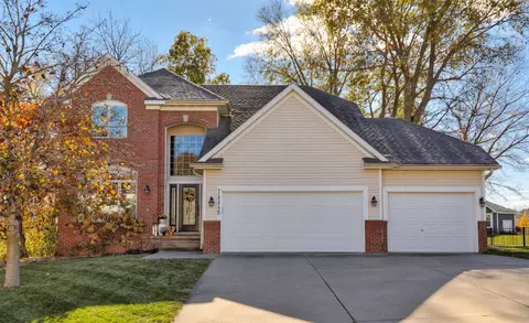 14448 Briarwood Ln, Urbandale, IA 50323
