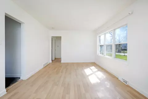 1440 E Glenwood Dr, Des Moines, IA 50320