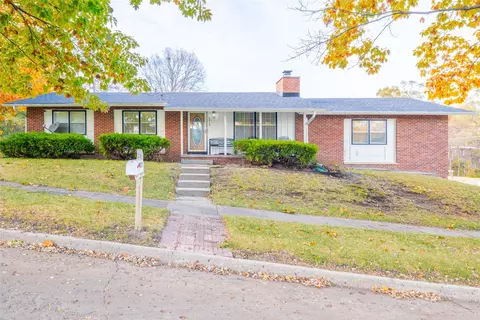 4212 Valley Cir, Des Moines, IA 50317