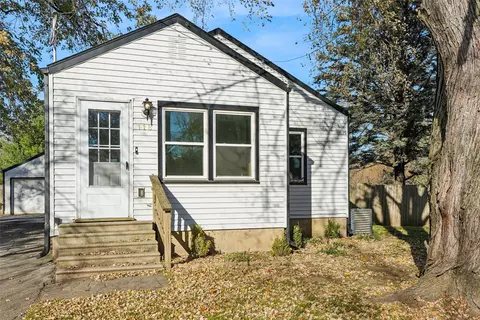118 E Watrous Ave, Des Moines, IA 50315