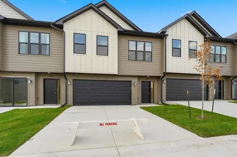 1372 Meadow Rose Pl, Waukee, IA 50263