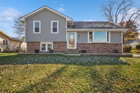 321 NE 9th St, Ankeny, IA 50021