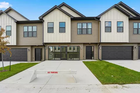 1366 Meadow Rose Pl, Waukee, IA 50263