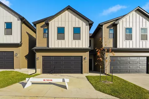1337 Meadow Rose Pl, Waukee, IA 50263