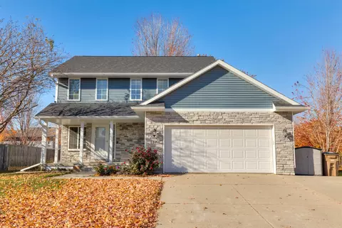 1102 9th Ave SE, Altoona, IA 50009