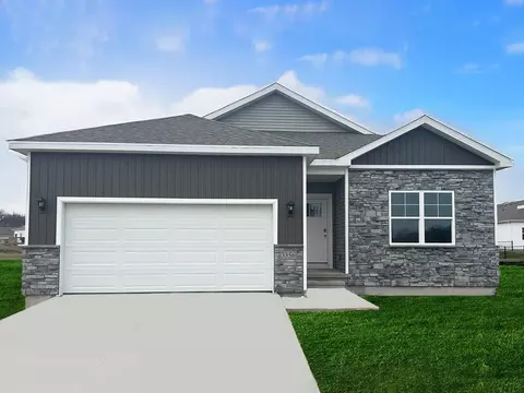 3595 Paradise Ln, Waukee, IA 50263