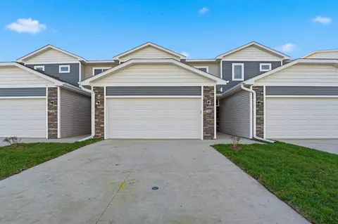 716 Campusside Pl, Norwalk, IA 50211