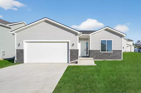 4397 Honey Bee Rdg, Des Moines, IA 50317
