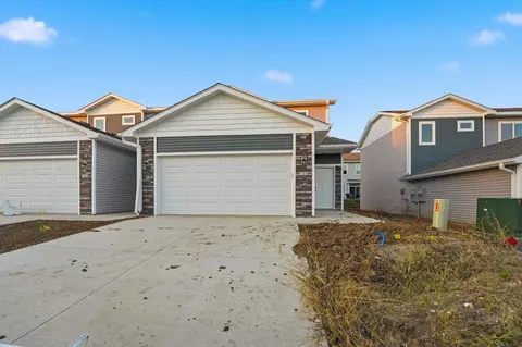 711 Campusside Pl, Norwalk, IA 50211