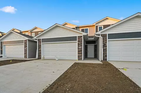 713 Campusside Pl, Norwalk, IA 50211