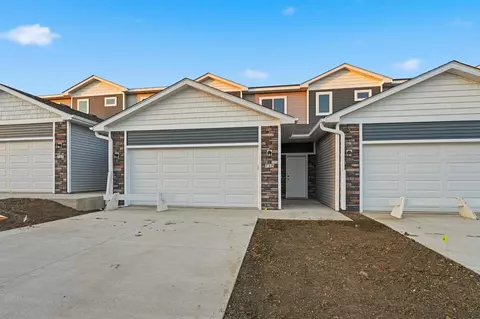 715 Campusside Pl, Norwalk, IA 50211