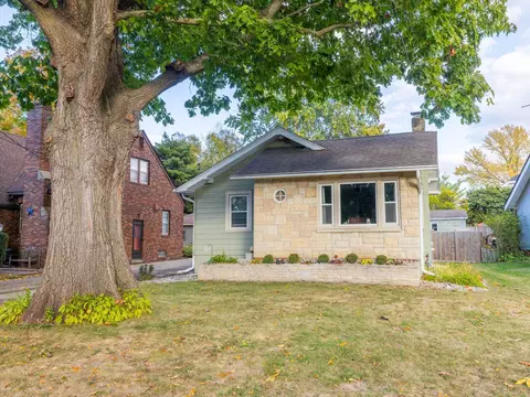 2409 Kenway Dr, Des Moines, IA 50310