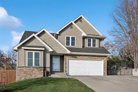 5440 Schweiker Dr, Pleasant Hill, IA 50327
