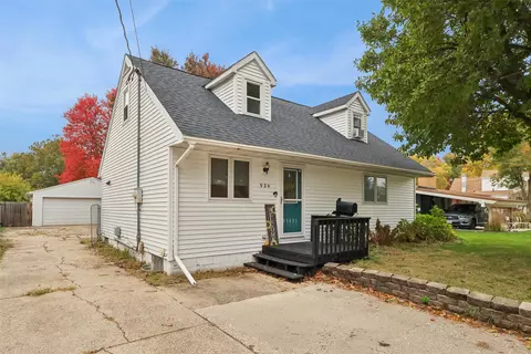 924 13th St, West Des Moines, IA 50265