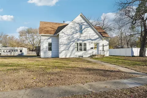 710 E Salem Ave, Indianola, IA 50125