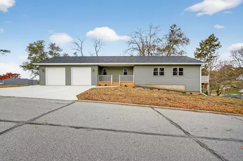 201 N 10th St, Guthrie Center, IA 50115