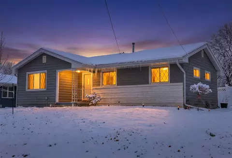 2509 Fairlawn Dr, West Des Moines, IA 50265