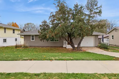 303 E Jasper St, Pleasantville, IA 50225
