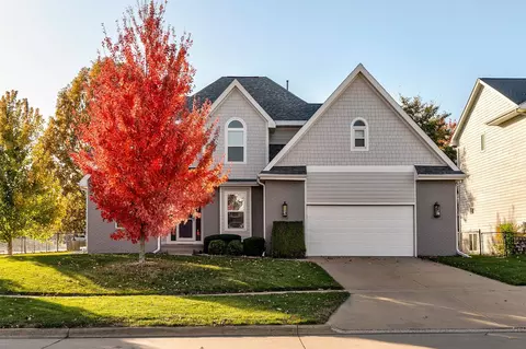 110 56th Pl, West Des Moines, IA 50266