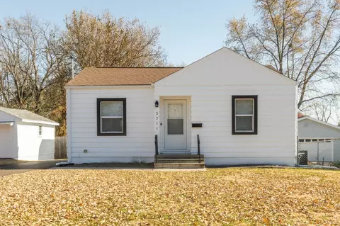 3711 37th St, Des Moines, IA 50310
