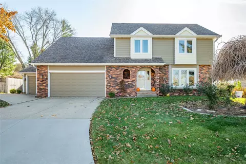 10544 Clark St, Clive, IA 50325