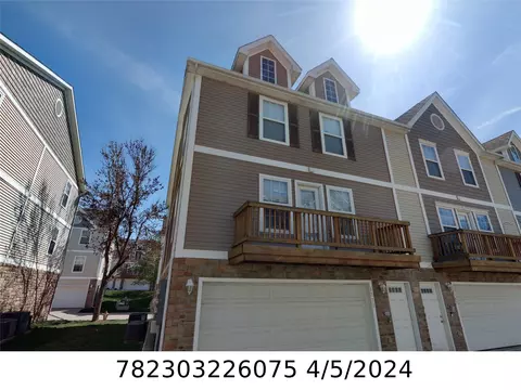 1111 Fieldstone Ln, Pleasant Hill, IA 50327