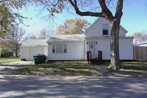 118 N 5th St, Winterset, IA 50273